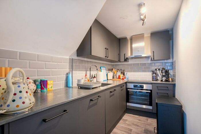 1 Bedroom Maisonette To Rent In Smiths Yard, London, SW18