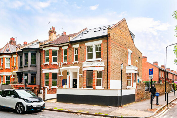 5 Bedroom End Of Terrace House To Rent In Chatsworth Road, London, E5