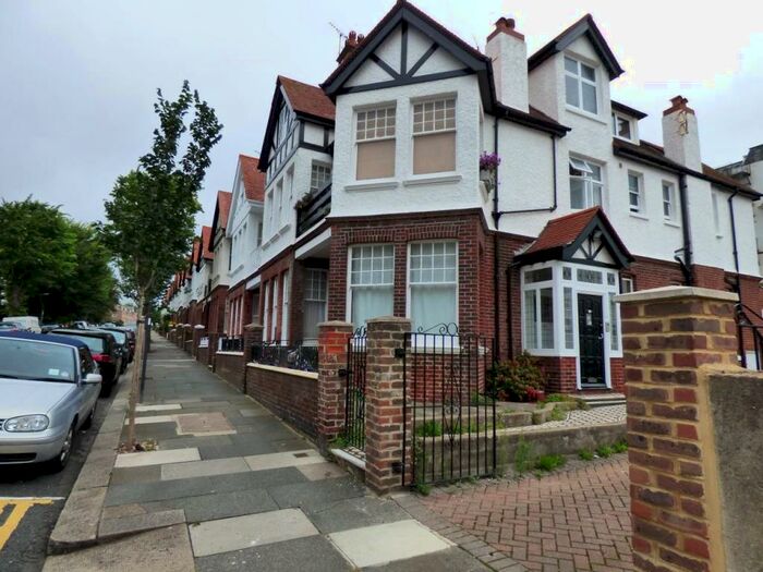 Studio To Rent In York Avenue, Hove, East Sussex, BN3