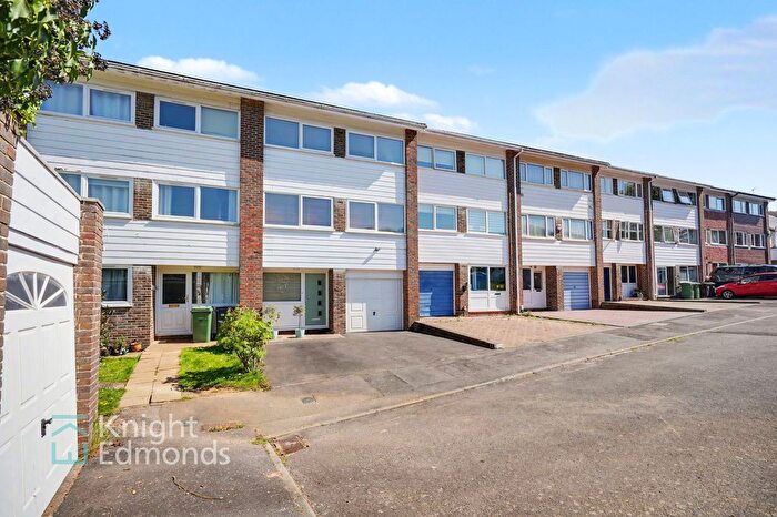 4 Bedroom Town House For Sale In Becksbourne Close, Penenden Heath, ME14