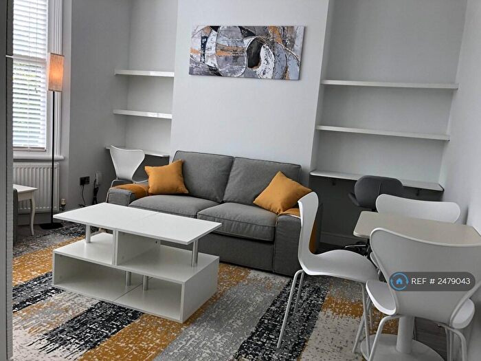 2 Bedroom Flat To Rent In Hither Green, London, SE13