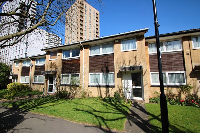 3 Bedroom Property To Rent In Garrick Crescent, Croydon, CR0