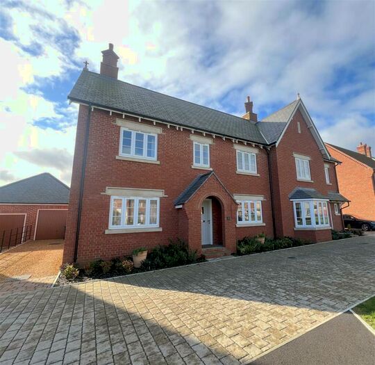 5 Bedroom Semi-Detached House For Sale In Fallowfield Place, Wimborne, BH21