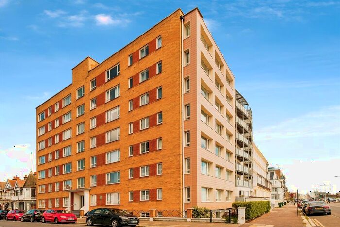 1 Bedroom Apartment For Sale In Kingsway, Hove, BN3