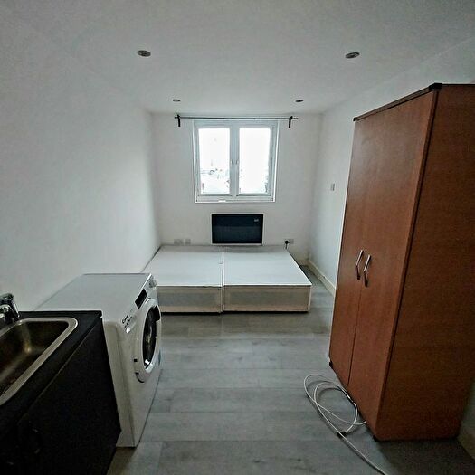 Studio To Rent In Montgomery Close, Mitcham, CR4