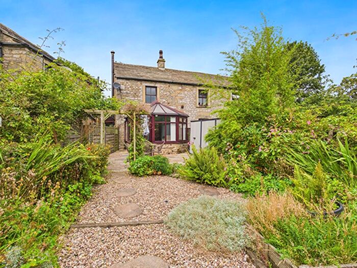 2 Bedroom Cottage To Rent In Sandholme, Wigglesworth, BD23
