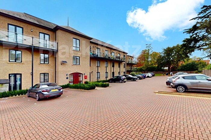 3 Bedroom Flat For Sale In Davis House, Huguenot Drive, Palmers Green, N13