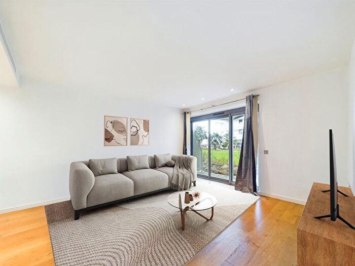 1 Bedroom Flat For Sale In Eastfields Avenue, Wandsworth, SW18
