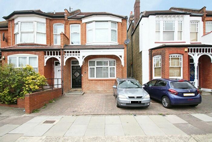 1 Bedroom Apartment To Rent In Roseneath Avenue, Winchmore Hill, N21