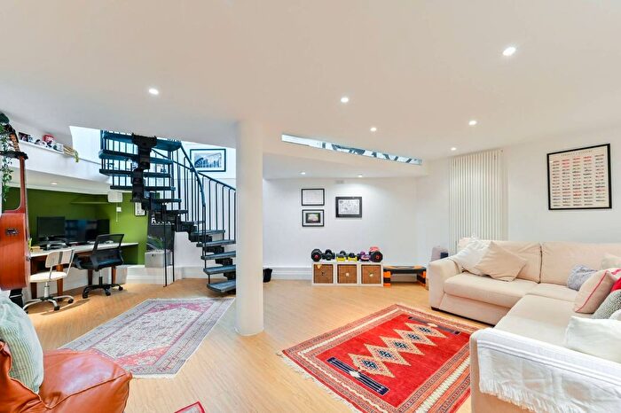 2 Bedroom Flat For Sale In Stockwell Green, Stockwell, London, SW9