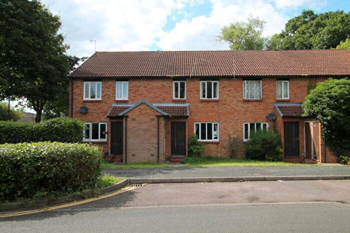 1 Bedroom Flat To Rent In Hallington Close, Woking, GU21