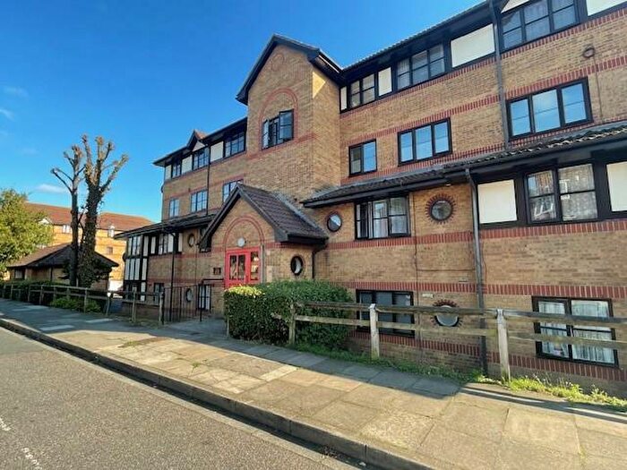 1 Bedroom Flat To Rent In Somerset Gardens, White Hart Lane, Tottenham, London, N17