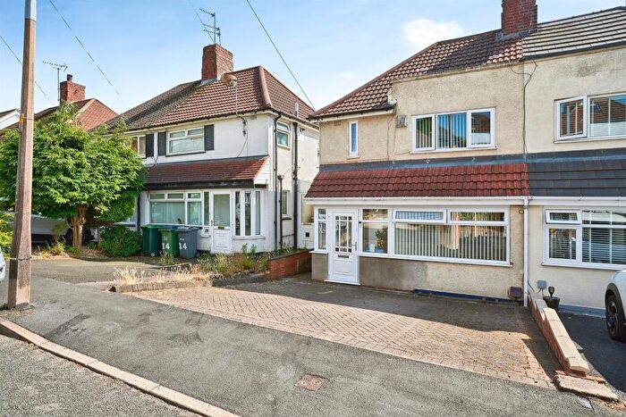 2 Bedroom Semi-Detached House For Sale In Warwick Road, Oldbury, B68
