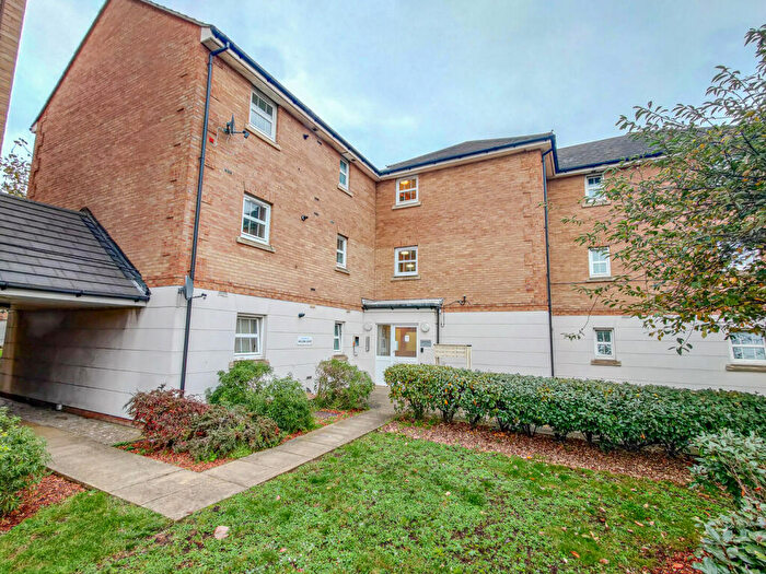 2 Bedroom Flat To Rent In Wilson Court, Allenby Road, West Thamesmead, London, SE28