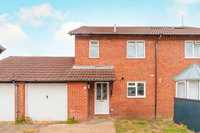 3 Bedroom Semi-Detached House To Rent In Caridinal Close, Worcester Park, KT4