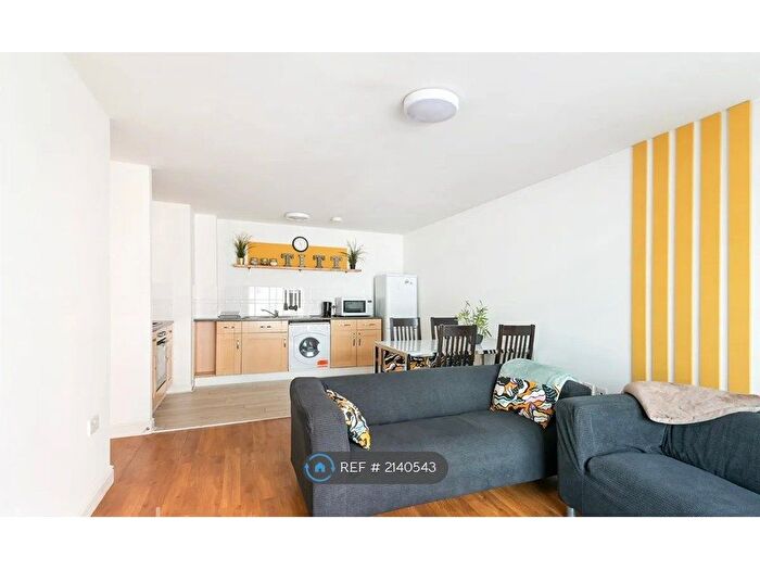 2 Bedroom Flat To Rent In Hudson House, Epsom, KT18