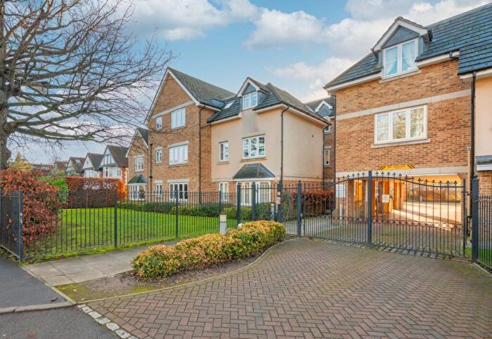 2 Bedroom Apartment For Sale In Addlestone, Surrey, KT15