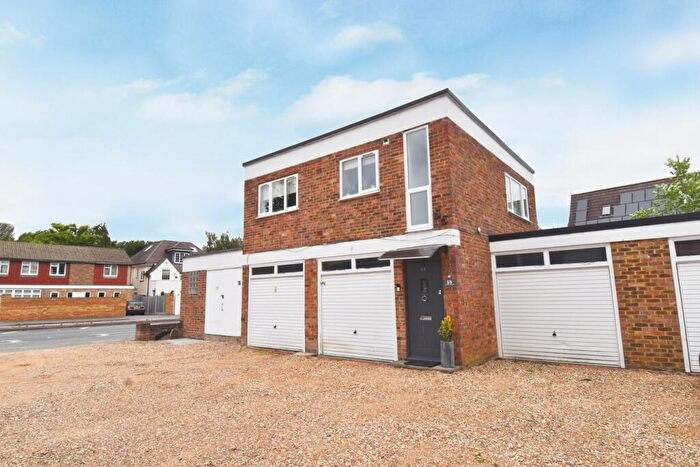 1 Bedroom Flat For Sale In Esher Road, Hersham, KT12