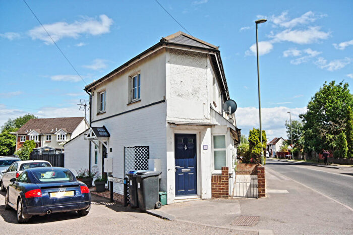 2 Bedroom Flat To Rent In Kingfield Road, Woking, GU22