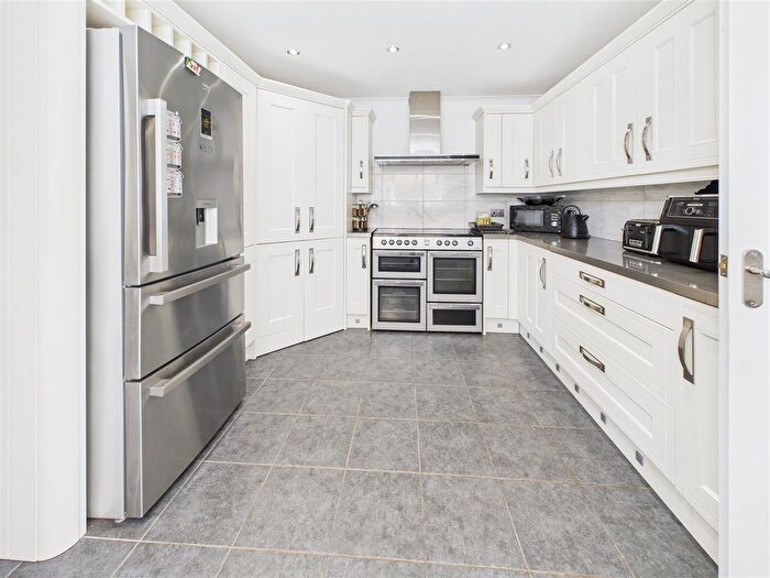 3 Bedroom Semi-detached House For Sale In Bramley Way, Mayland, CM3