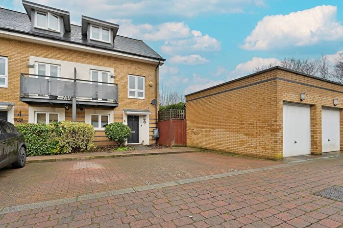 3 Bedroom End Terrace House For Sale In Hugo Close, Watford, WD18