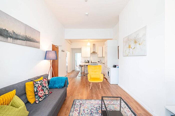 2 Bedroom Flat For Sale In Fellows Road, Belsize Park, London, NW3