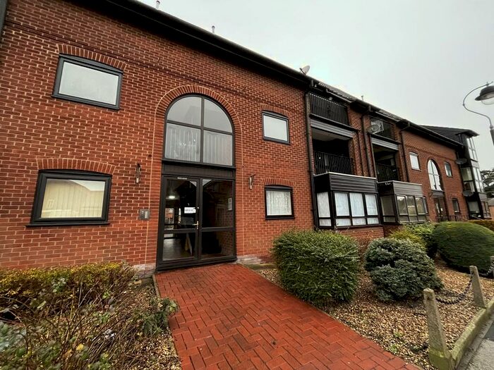 2 Bedroom Penthouse To Rent In Northgate Court, LN11