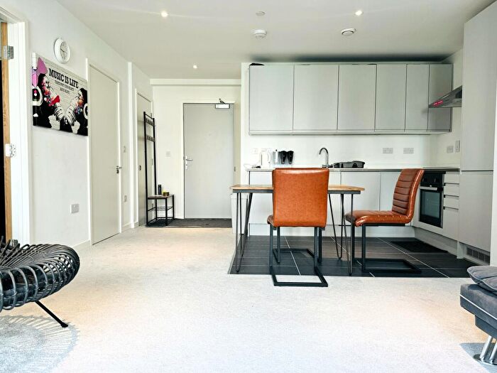 Flat To Rent In Burlington Square, Manchester, Hulme, M15