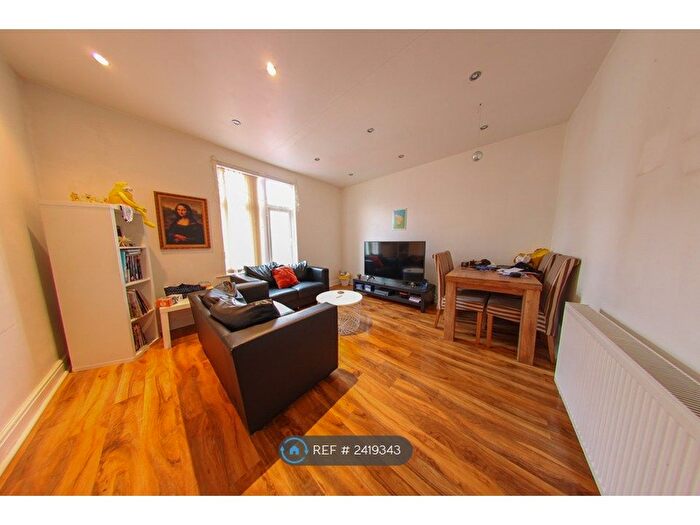 1 Bedroom Flat To Rent In Village Place, Leeds, LS4