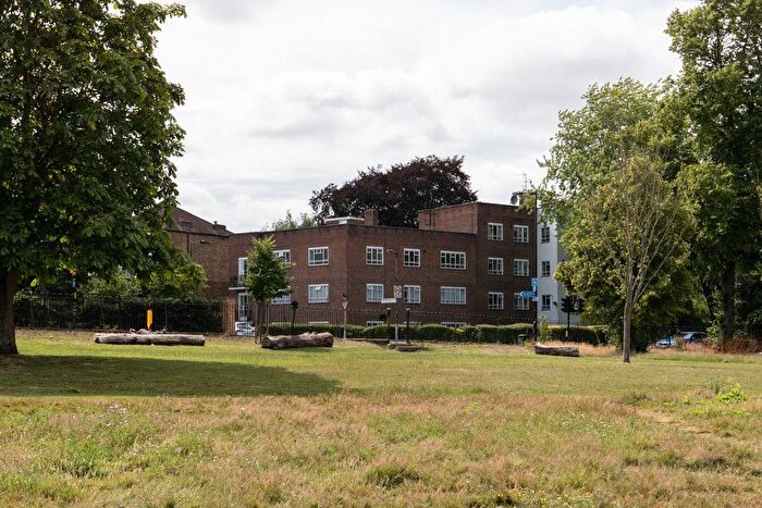 4 Bedroom Flat For Sale In Peckham Rye, East Dulwich, SE22