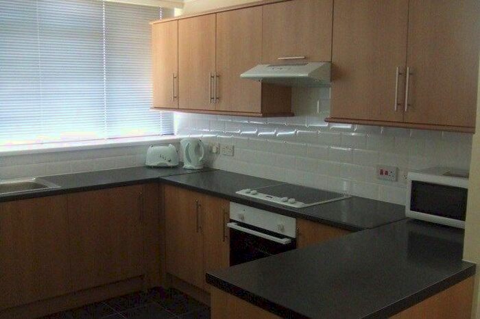 3 Bedroom Flat To Rent In Holly Grove, London, SE15