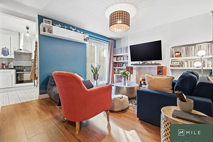 2 Bedroom Flat For Sale In Malvern Road, London, NW6