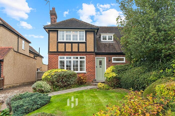 3 Bedroom Semi-detached House For Sale In Gurney Court Road, St. Albans, AL1