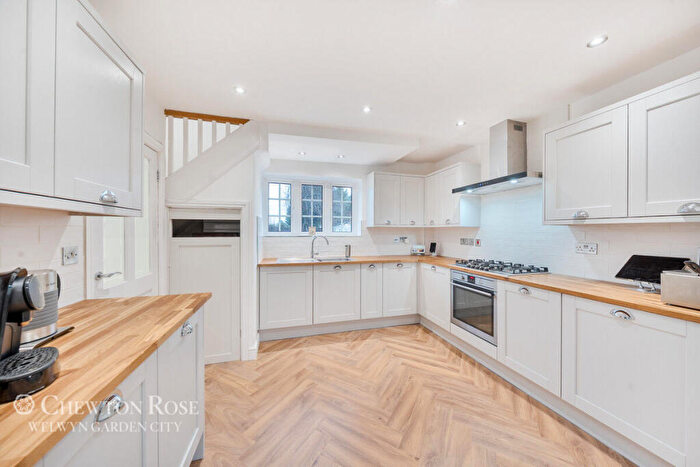 5 Bedroom Semi Detached House For Sale In Manor Road, St Albans, AL2