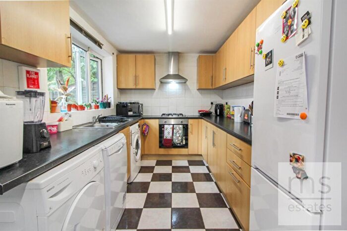 6 Bedroom Semi-Detached House To Rent In Gas & Electric Included £pppw Trinity Avenue, Lenton, Nottingham, NG7
