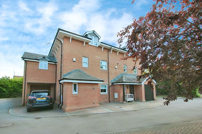 5 Bedroom Semi-Detached House For Sale In London Road, Charlton Kings, Cheltenham, GL52