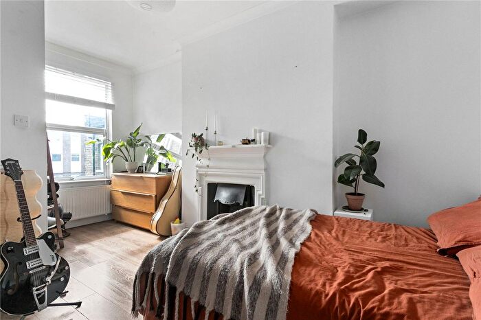 3 Bedroom Flat To Rent In Holmleigh Road, London, N16