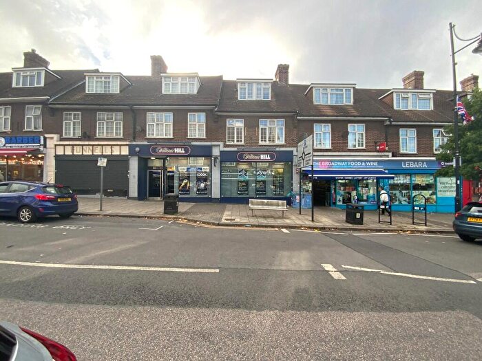 3 Bedroom Flat To Rent In The Broadway, Hornchurch, London, RM12