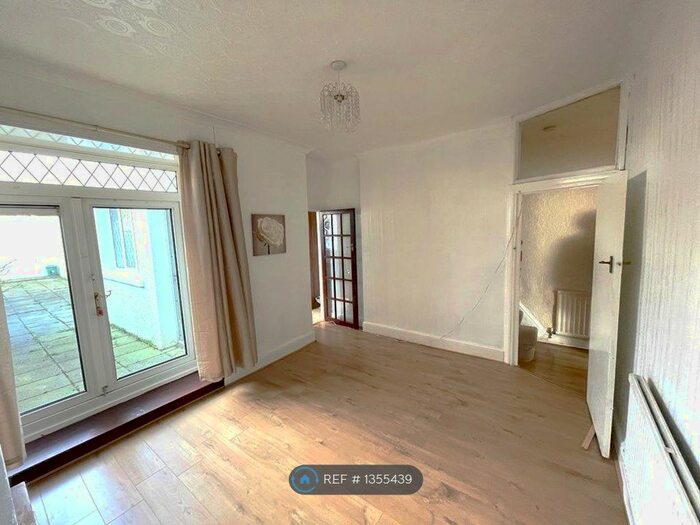 2 Bedroom Detached House To Rent In Victoria Street, Neath, SA11