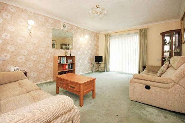 2 Bedroom Bungalow For Sale In Pine Close, Wickford, Essex, SS12