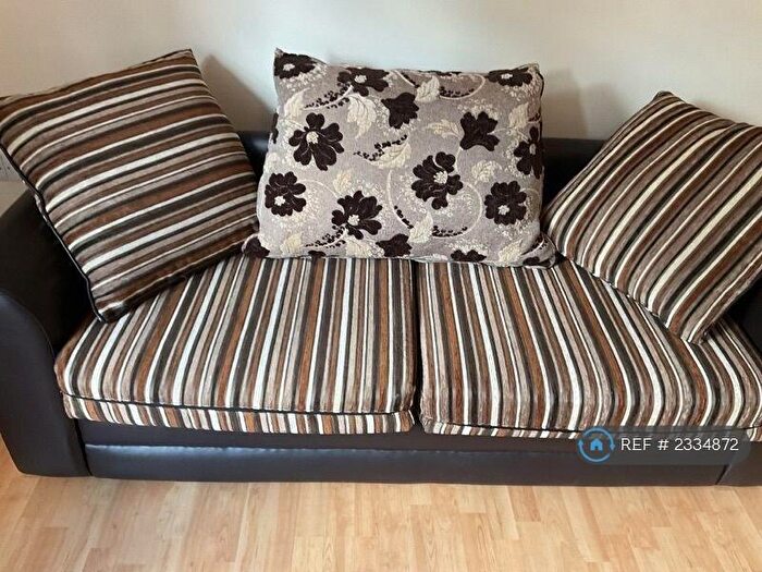 2 Bedroom End Of Terrace House To Rent In Huntington Place, Slough, SL3