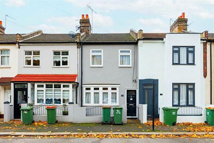 3 Bedroom End Of Terrace House To Rent In King George Avenue, London, E16