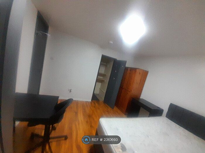 4 Bedroom End Terrace House To Rent In Rose Lane, Romford, RM6