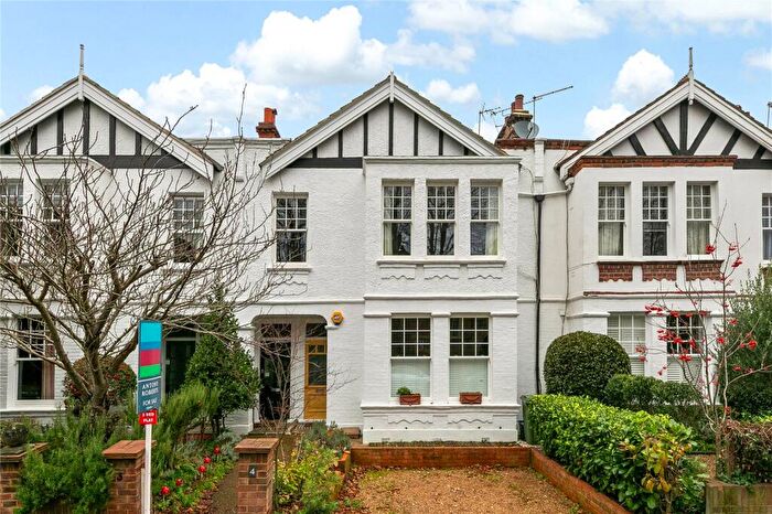 3 Bedroom Apartment For Sale In Vicarage Gardens, East Sheen, SW14