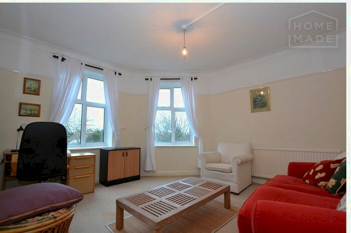 2 Bedroom Flat To Rent In Robins Court, Lambeth, SW4