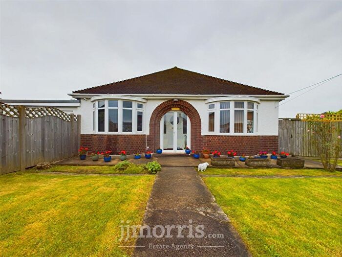 4 Bedroom Detached Bungalow For Sale In The Crescent, Narberth, SA67