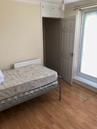 4 Bedroom Flat To Rent In The Chantrys, GU9