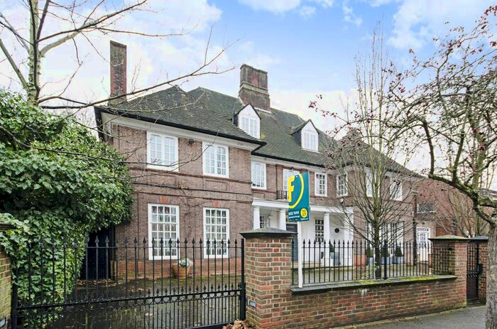 8 Bedroom Property To Rent In Woodstock Road, Golders Green, London, NW11