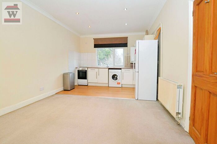 2 Bedroom Flat To Rent In St. Johns Road, Isleworth, TW7