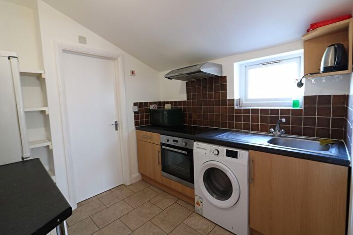 2 Bedroom Flat To Rent In Croyland Road, London, N9